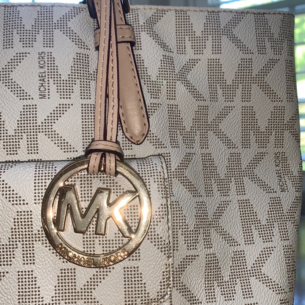 Like New Micheal Kors Signature Tote & DustB